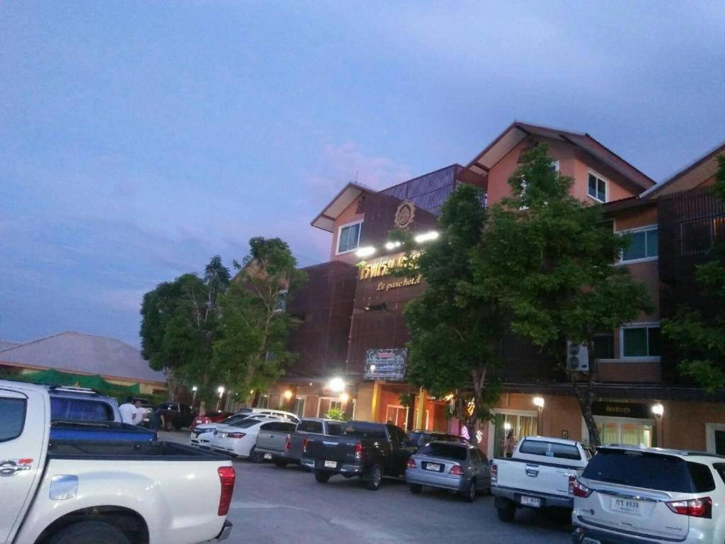Le Parc Wangnang Hotel Phitsanulok Exterior photo