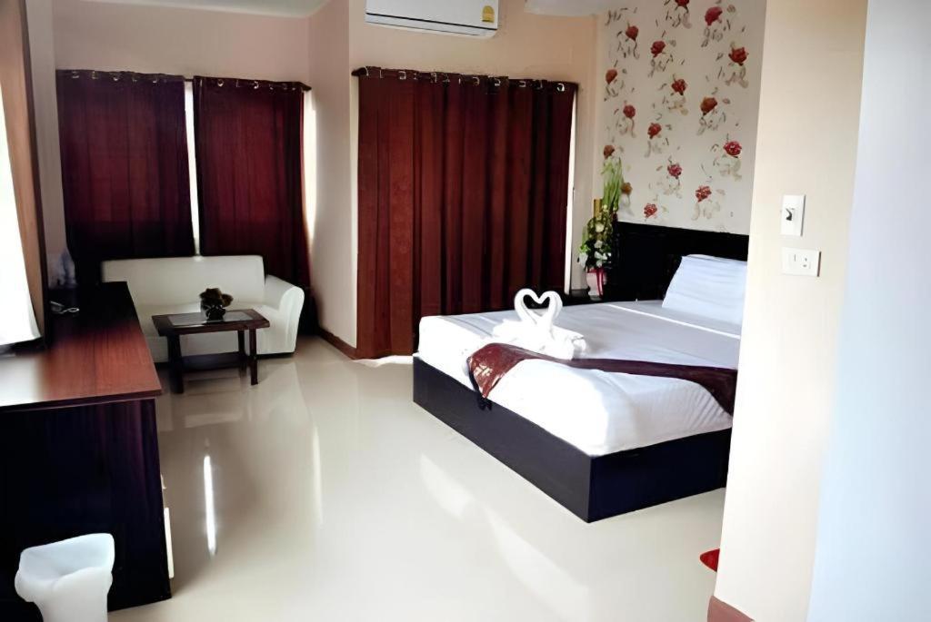 Le Parc Wangnang Hotel Phitsanulok Exterior photo