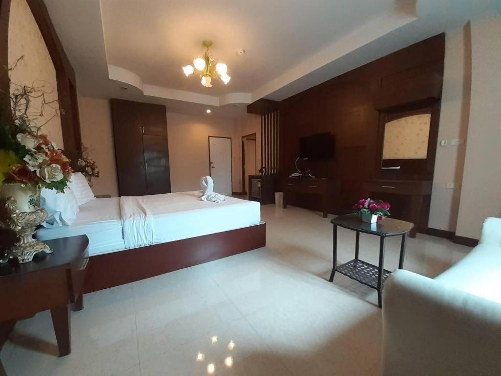 Le Parc Wangnang Hotel Phitsanulok Exterior photo