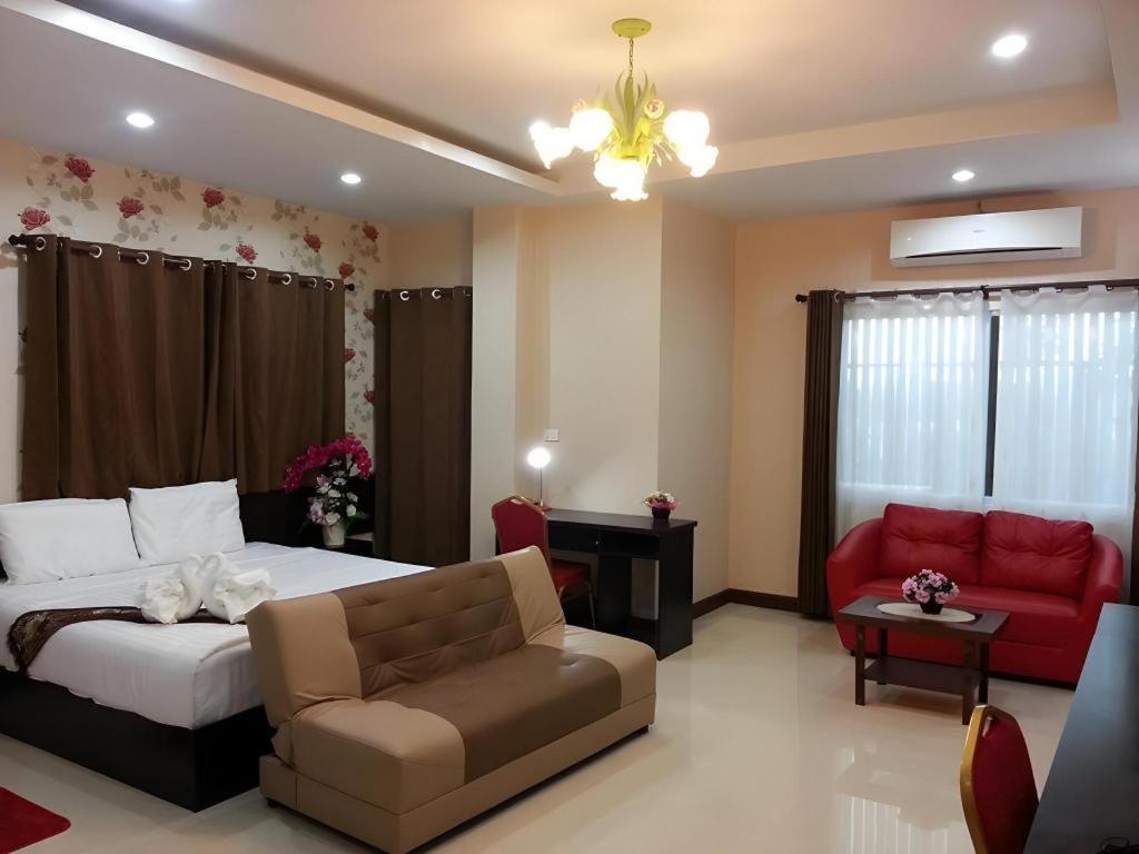 Le Parc Wangnang Hotel Phitsanulok Exterior photo