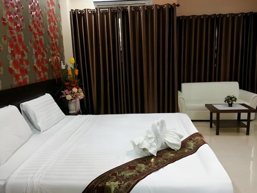 Le Parc Wangnang Hotel Phitsanulok Exterior photo