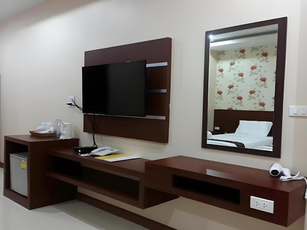 Le Parc Wangnang Hotel Phitsanulok Exterior photo