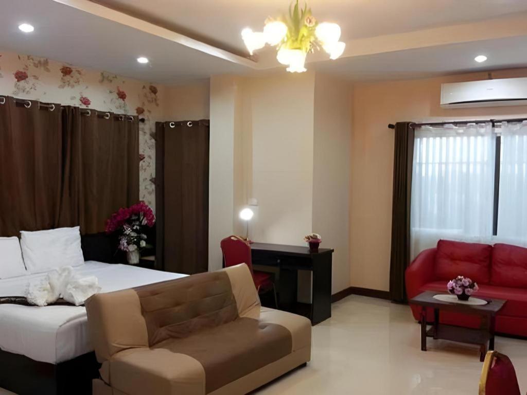 Le Parc Wangnang Hotel Phitsanulok Exterior photo
