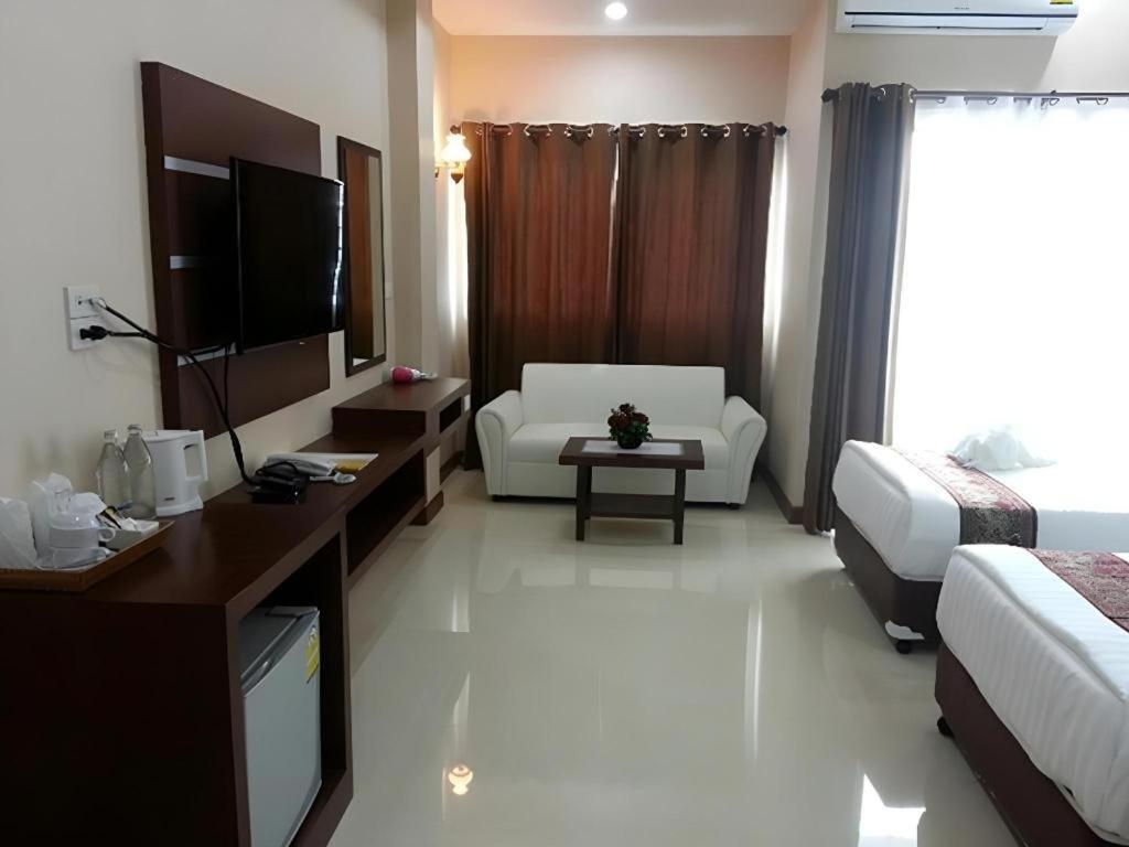 Le Parc Wangnang Hotel Phitsanulok Exterior photo