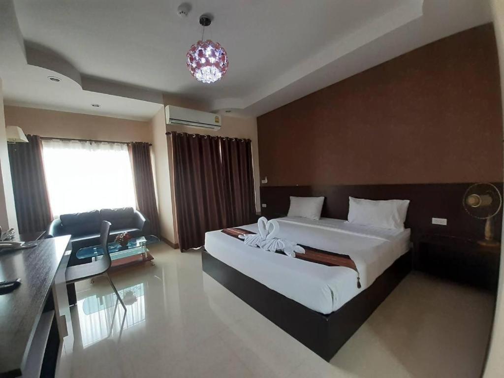 Le Parc Wangnang Hotel Phitsanulok Exterior photo