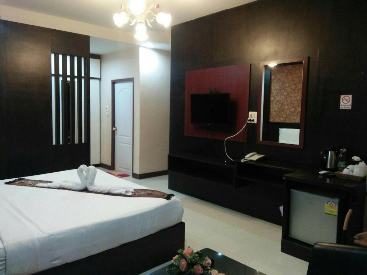 Le Parc Wangnang Hotel Phitsanulok Exterior photo
